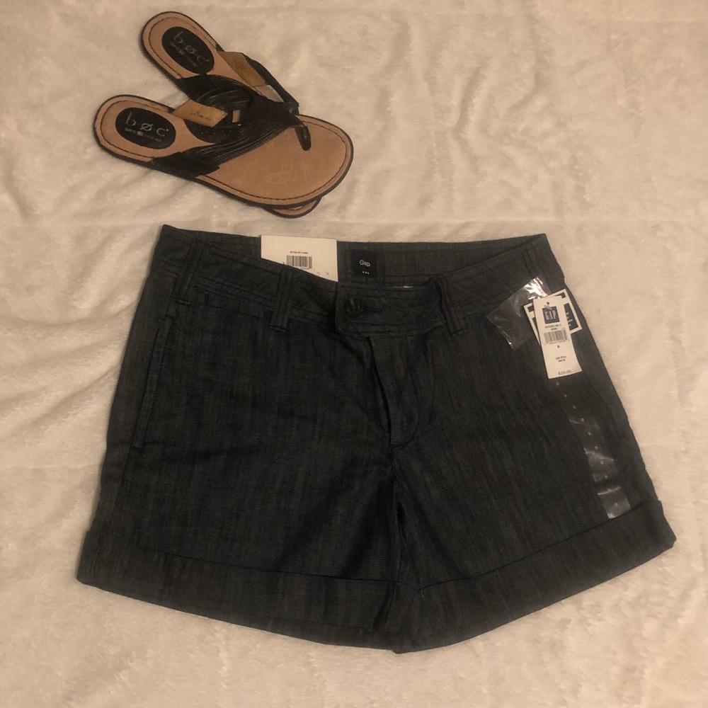 GAP Cuffed Low Rise Denim Shorts - Size 8 - NWT